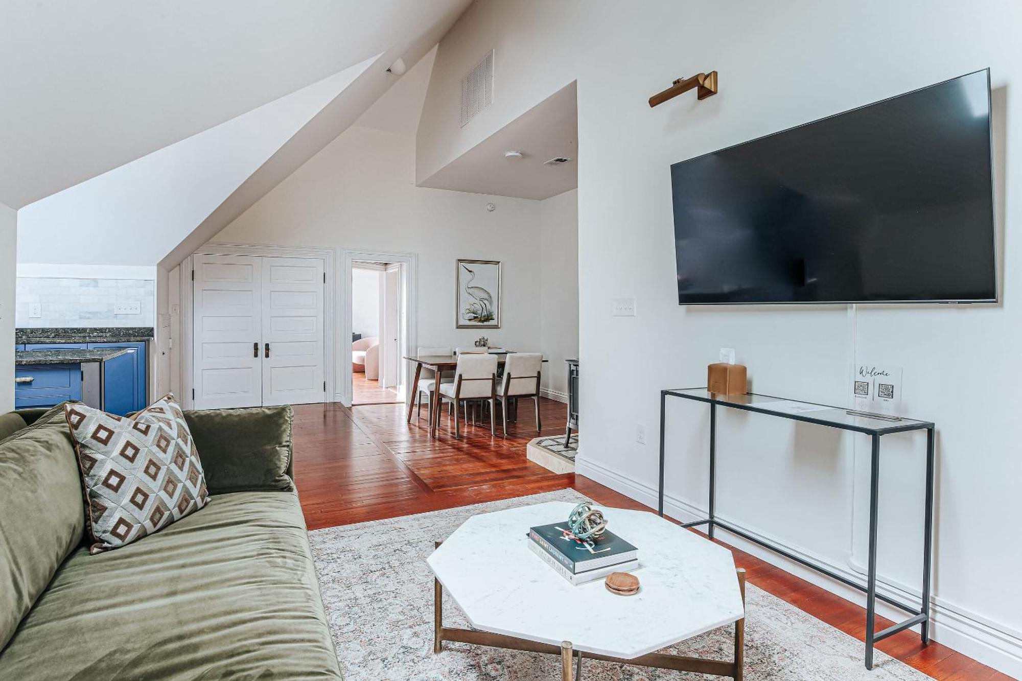 The Historic Berkeley Place Staunton Room photo