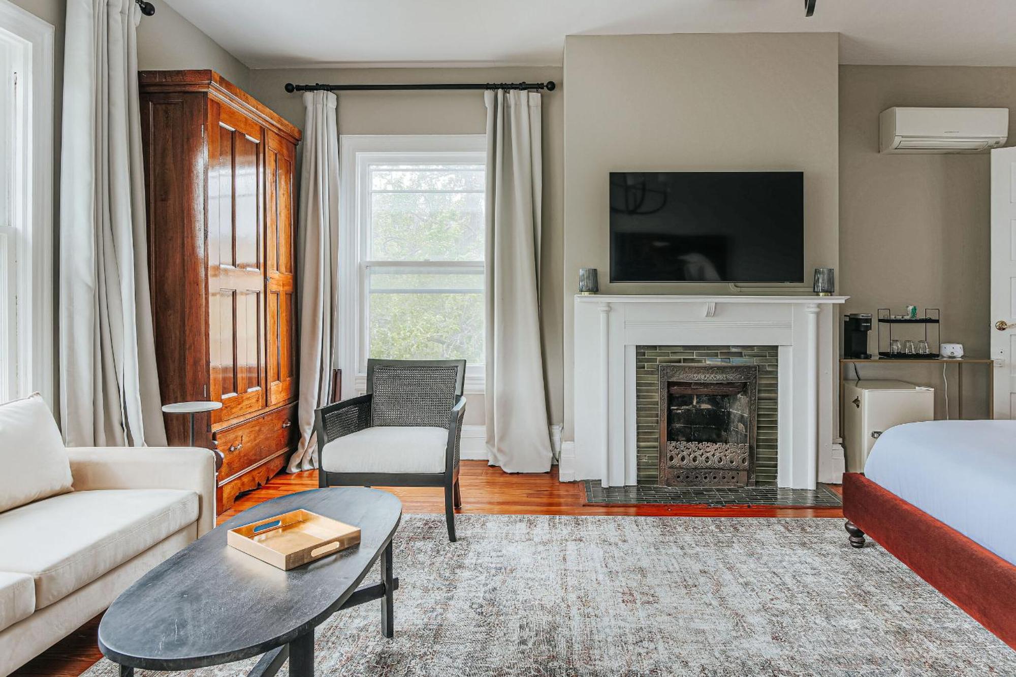 The Historic Berkeley Place Staunton Room photo